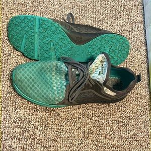 Teal and White Ariat Fuse tennis shoes